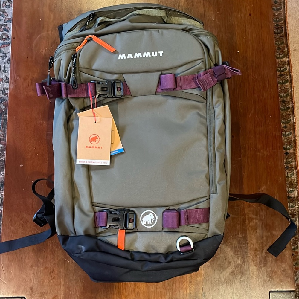 Mammut Nirvana 25L backpacks, NWT